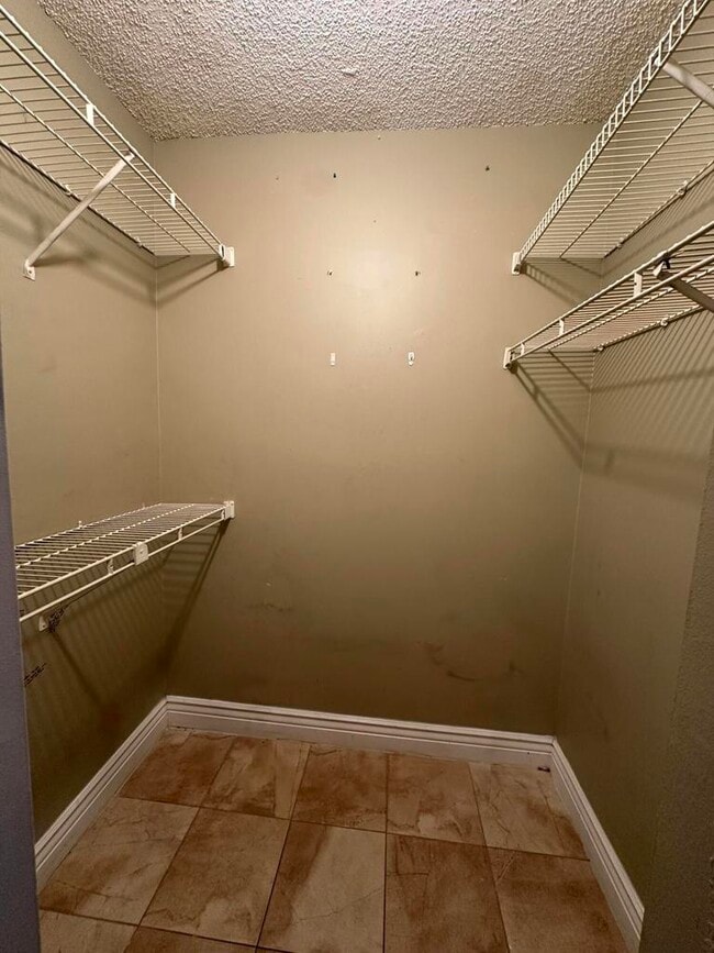 Building Photo - 941 Coral Club Dr