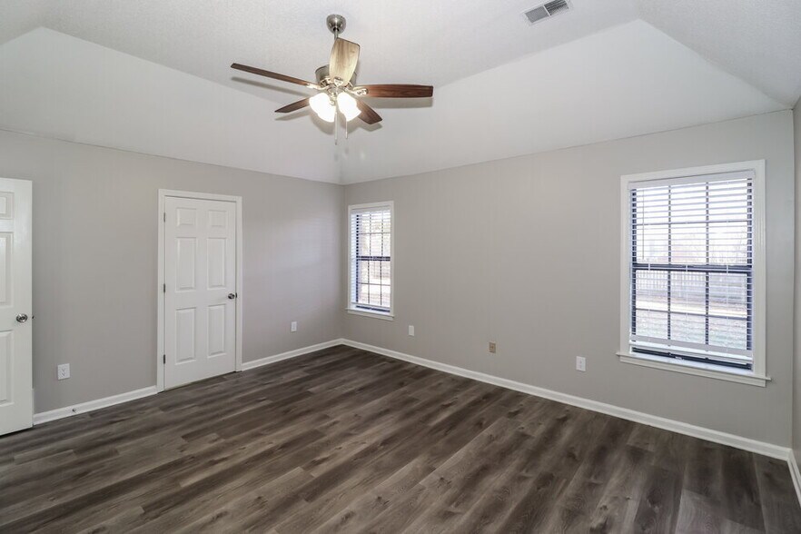 Building Photo - 4142 Hidden Fern Ln N