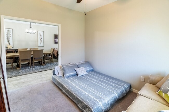 Building Photo - Available Pet Friendly Annual in Artesia!