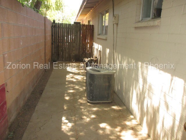 Building Photo - 2 bedroom 1 bath in Scottsdale!