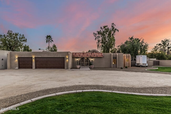 Building Photo - 5821 E Cactus Rd