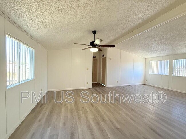 Building Photo - 4453 Calle del Media