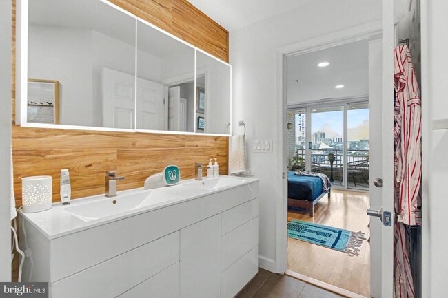Building Photo - 100 Harborview Dr