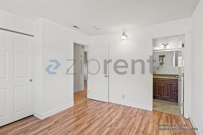 Building Photo - Unit