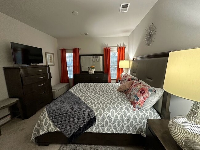 Building Photo - Like New 2018 Built First Floor 3 Bed/2 Ba...
