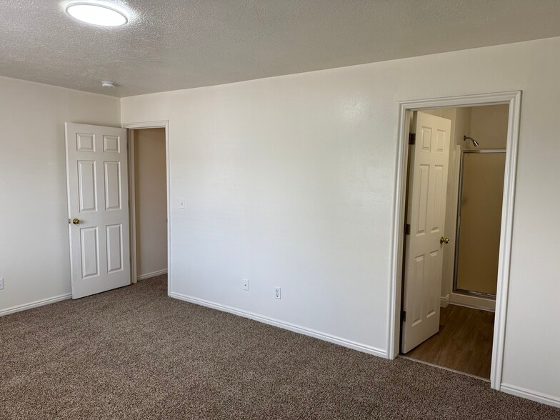 Building Photo - 1392 N 260 W