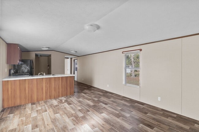 Building Photo - 2 Bedroom, 2 Bathroom Home