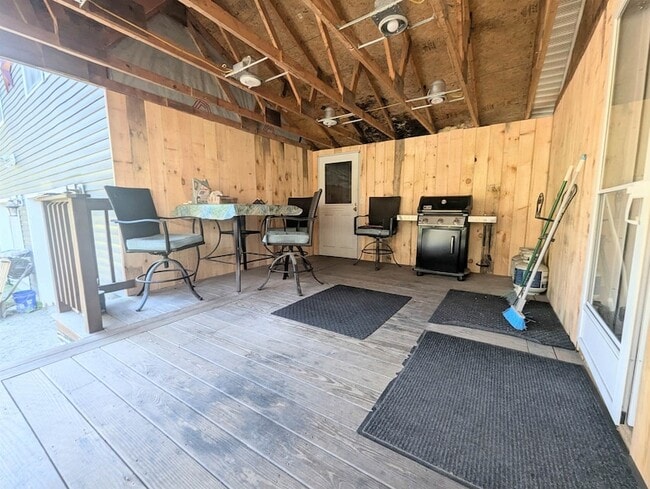 Building Photo - 43 Crestwood Dr