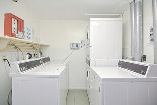 Building Photo - 140 Kenrick St