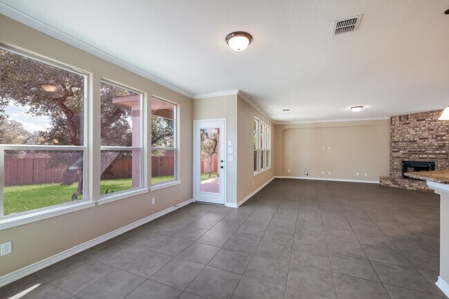 Building Photo - APPLICATION RECEIVED        4 Bedroom 2.5 Bath Ready for Move-in