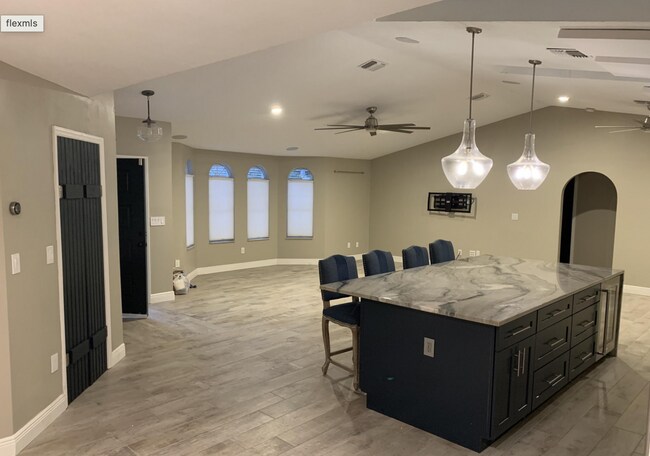 Building Photo - 4BR/2.5BA in gorgeous Melbourne Beach!