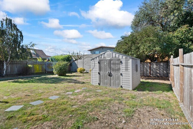 Building Photo - 431 42nd St