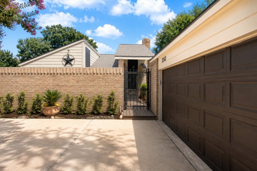 Building Photo - 2303 Silver Sage Dr