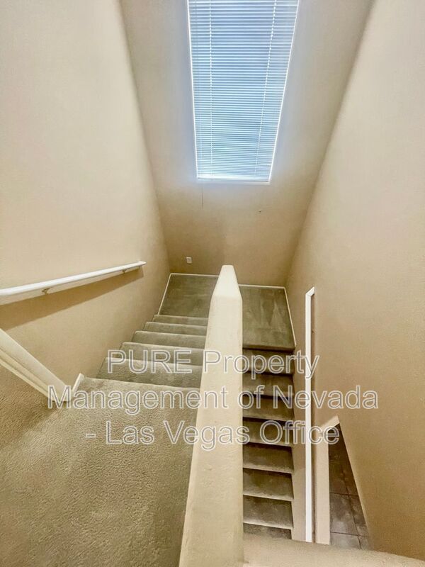 Building Photo - 126 Solidago Ave