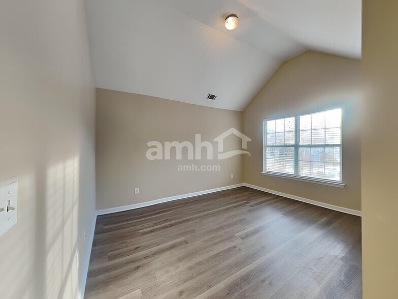 Building Photo - 1450 Grey Rock Way