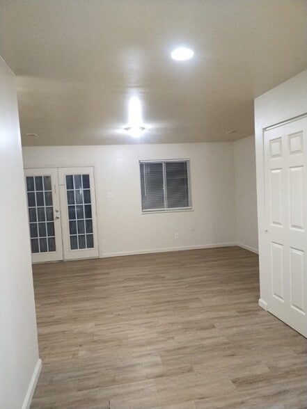 Building Photo - 619 Palisades Dr