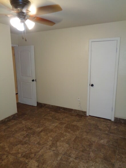 Building Photo - 676 Jennifer Jean Dr