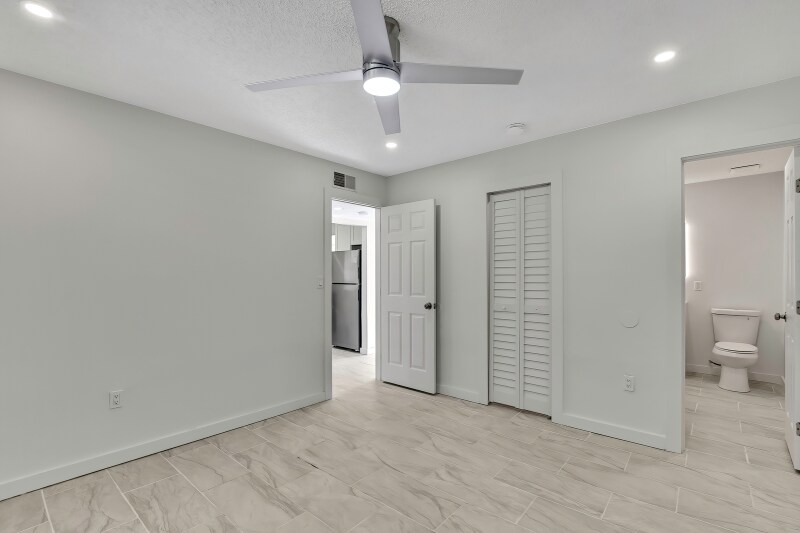 Building Photo - 10931 W Tidewater Cir