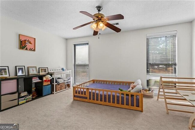 Building Photo - 1028 Riverbend Club Dr SE