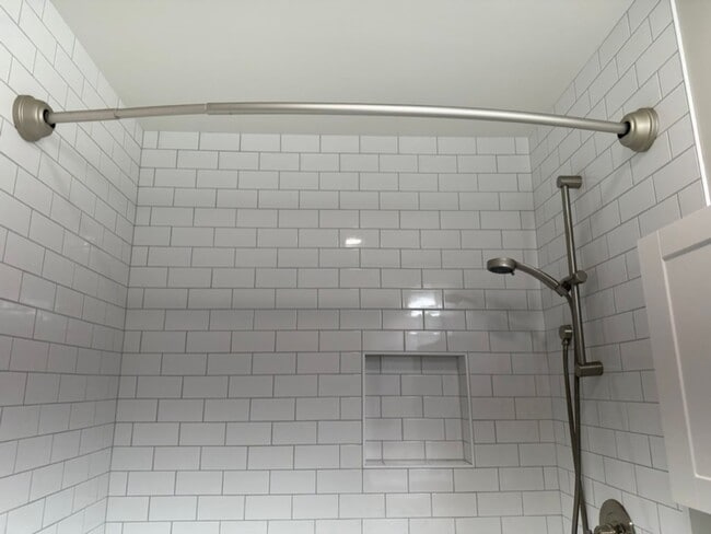 Building Photo - EPIC REA: 2 BR/1 BA Townhome w/ 1 Parking in Great Corte Madera