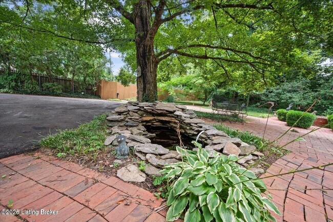 Building Photo - 2102 Northfield Dr