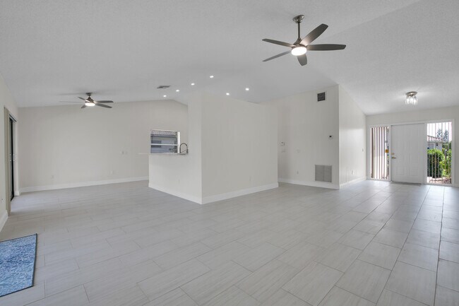 Building Photo - 5625 Aspen Ridge Cir
