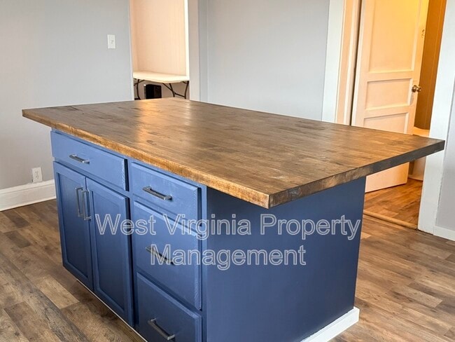 Building Photo - 304 N 3rd St