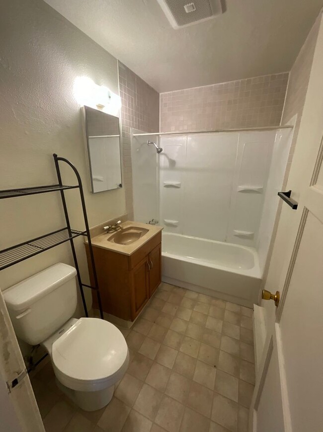 Building Photo - ar808 / ar806 53rd