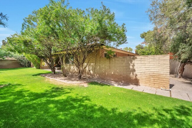 Building Photo - TEMPE GOLF COURSE HOME in SHALIMAR NEIGHBO...