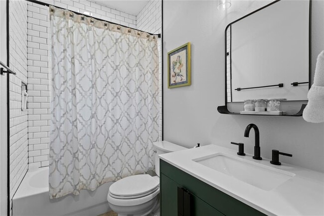 Building Photo - 2107 Branch Hill St