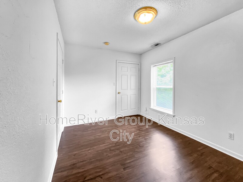 Building Photo - 1614 E 37th St