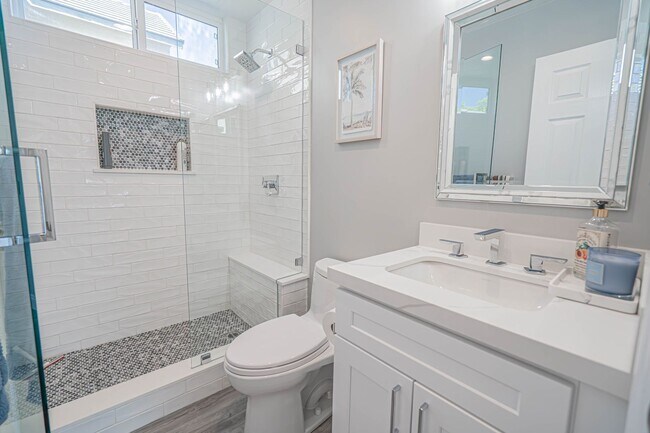 Building Photo - Spectacular 5-Bedroom Home with Pool, RV P...