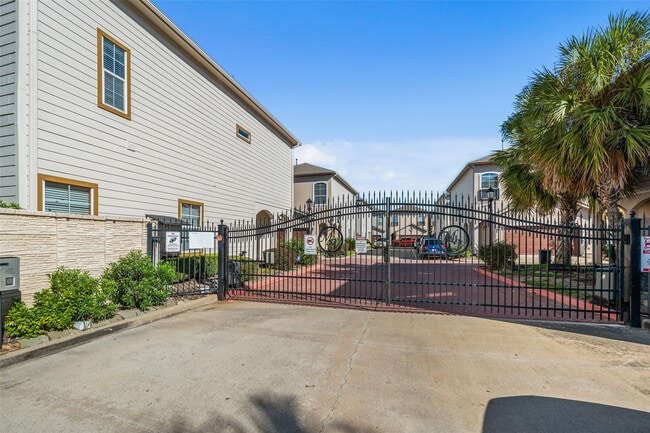 Building Photo - 911 McKinney Park Ln