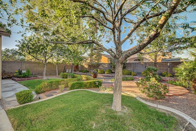 Building Photo - Gorgeous NW Single Story! 3 Car Garage! Serene Backyard.