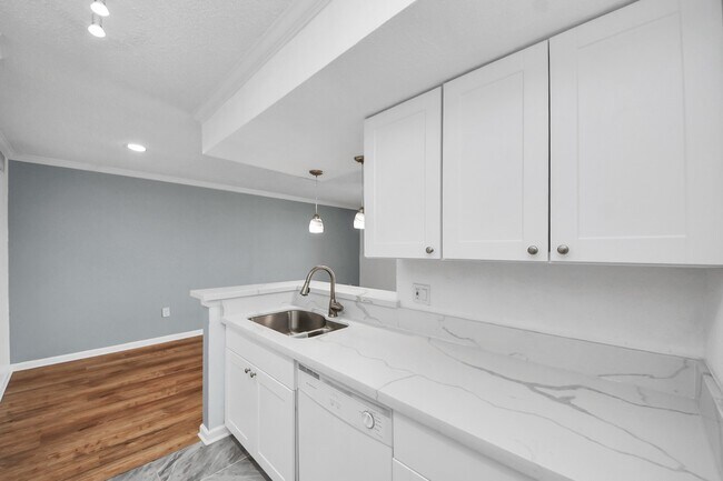 Building Photo - 250 El Dorado Blvd