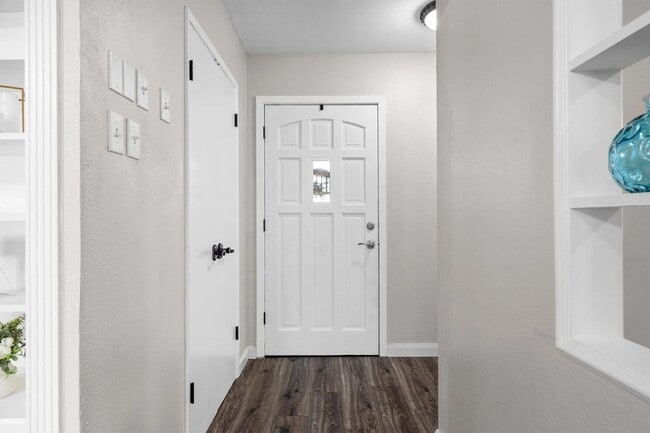 Building Photo - 2121 Sunrise Trail