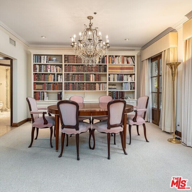 Building Photo - 425 N Maple Dr