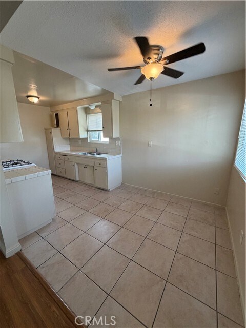 Building Photo - 4694 Bandera St