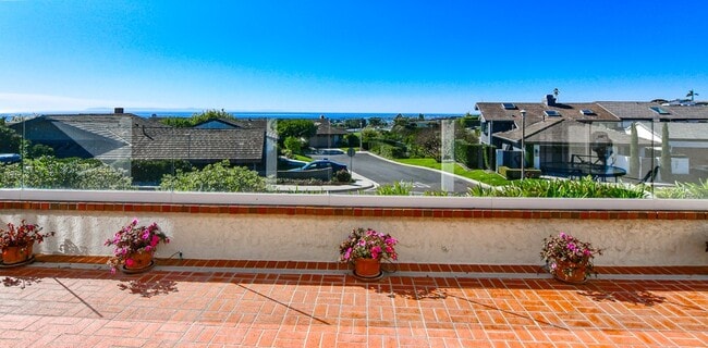 Building Photo - 4 White Water Dr