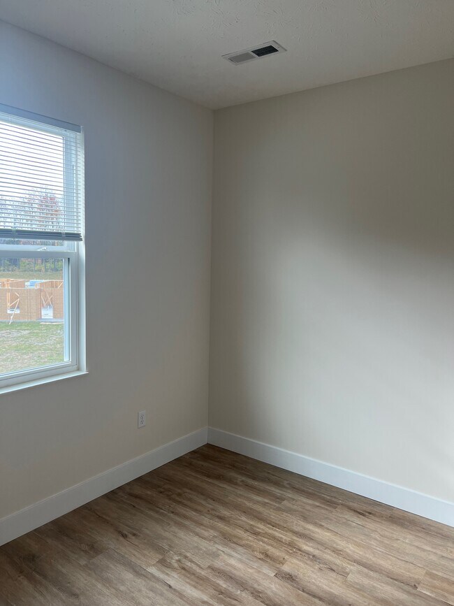 Building Photo - 708 Courtyard Ln