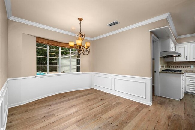 Building Photo - 527 Briar Knoll Dr
