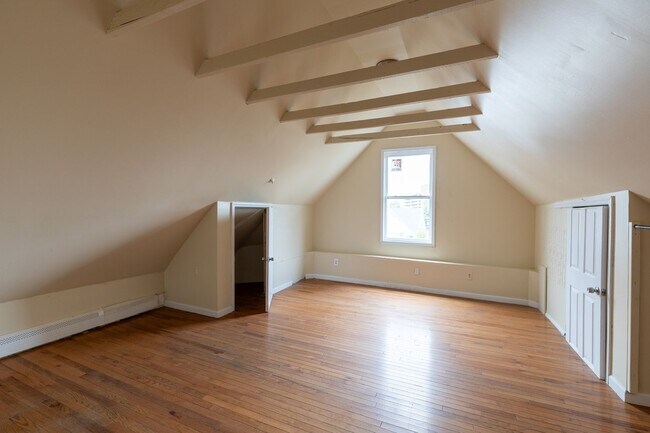 Building Photo - 204 Redmond St
