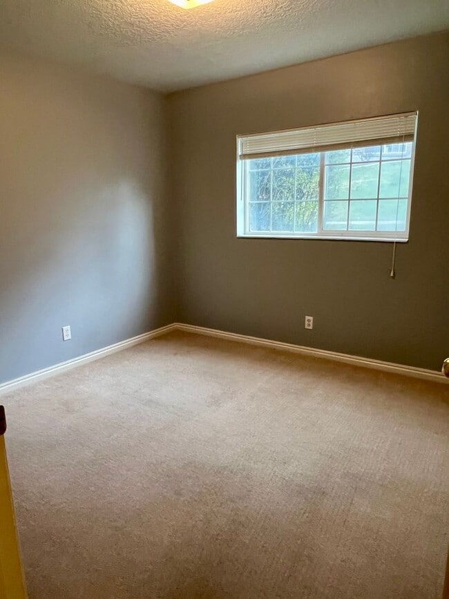 Building Photo - Cozy Orem Condo Near Everything!