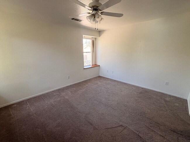Building Photo - 2406 W Packwood Dr