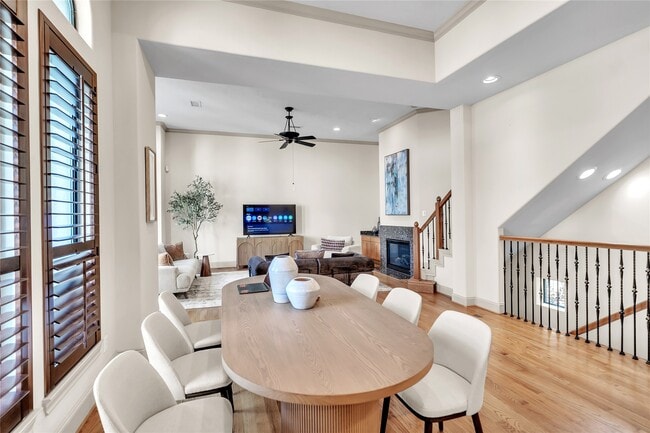 Building Photo - 2318 Camden Dr