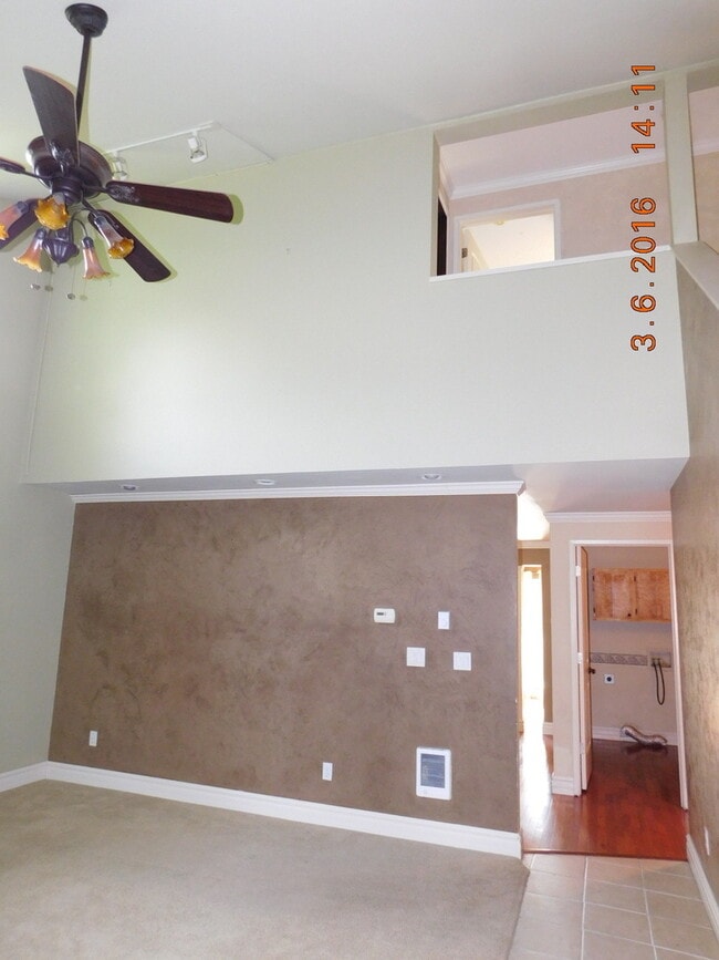 Building Photo - Beautifully Custom Updated 3BD/1.5BA Home ~ Gorgeous Kitchen & Master Bedroom!