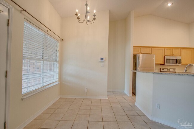 Building Photo - 3012 Classic Dr
