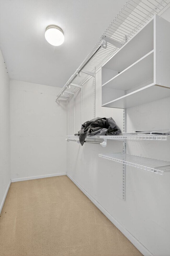 Building Photo - Charming 3-bedroom, 2-bath townhouse