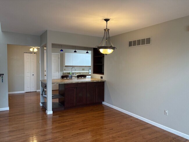 Building Photo - 1716 Highview Cir Ct