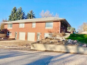 Building Photo - Large 2 bedroom, 2 bath Duplex with Attached 1 car garage in West Loveland, CO